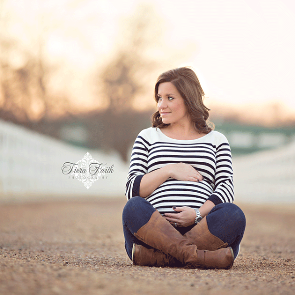 Waiting for baby Charlie | Nashville maternity and newborn photographer